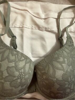 No Boundaries Lace T-Shirt Bra in Sage